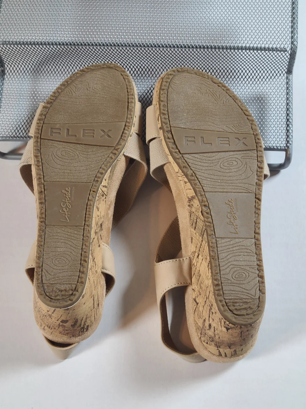 Life Stride Tan Soft System Womens 8.5 Wedge Sandals Suede Insole Stretch